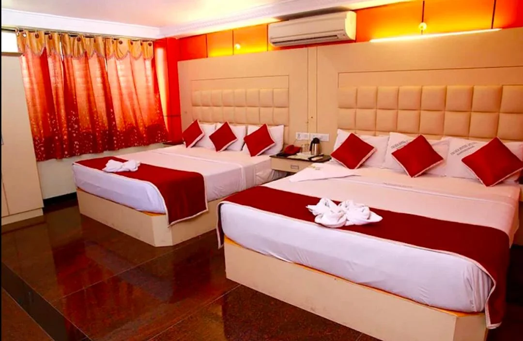 3 bed AC room at Yatri Nivas guest house in Trichy